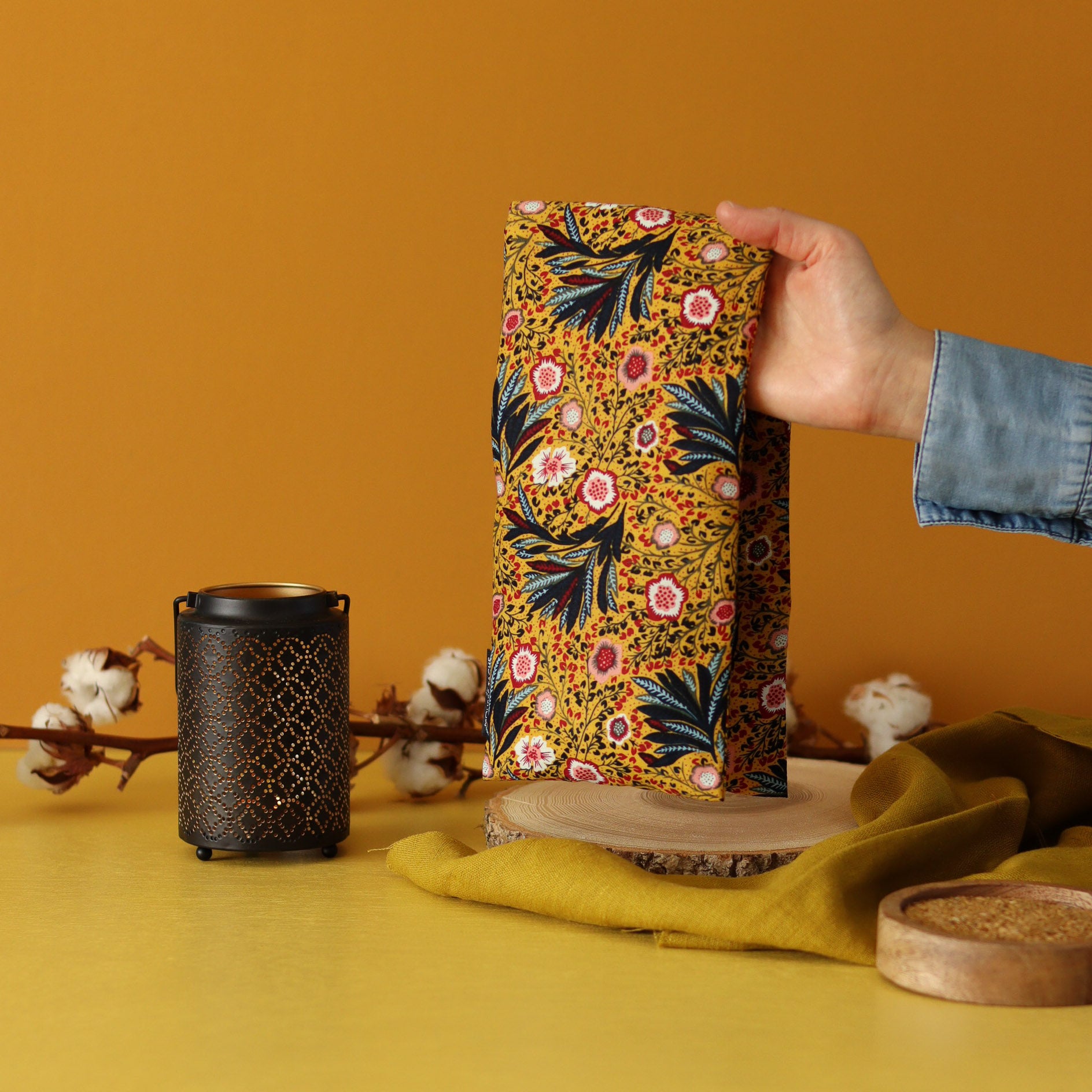 bouillotte sèche micro-ondes aux graines de lin bio, remède de grand-mère naturel pour soulager les petits maux du quotidien, tissu indien jaune