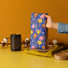 bouillotte micro-ondes aux graines de lin bio, remède naturel de grand-mère, pour réchauffer et soulager les petits maux du quotidien, bleu à fleurs