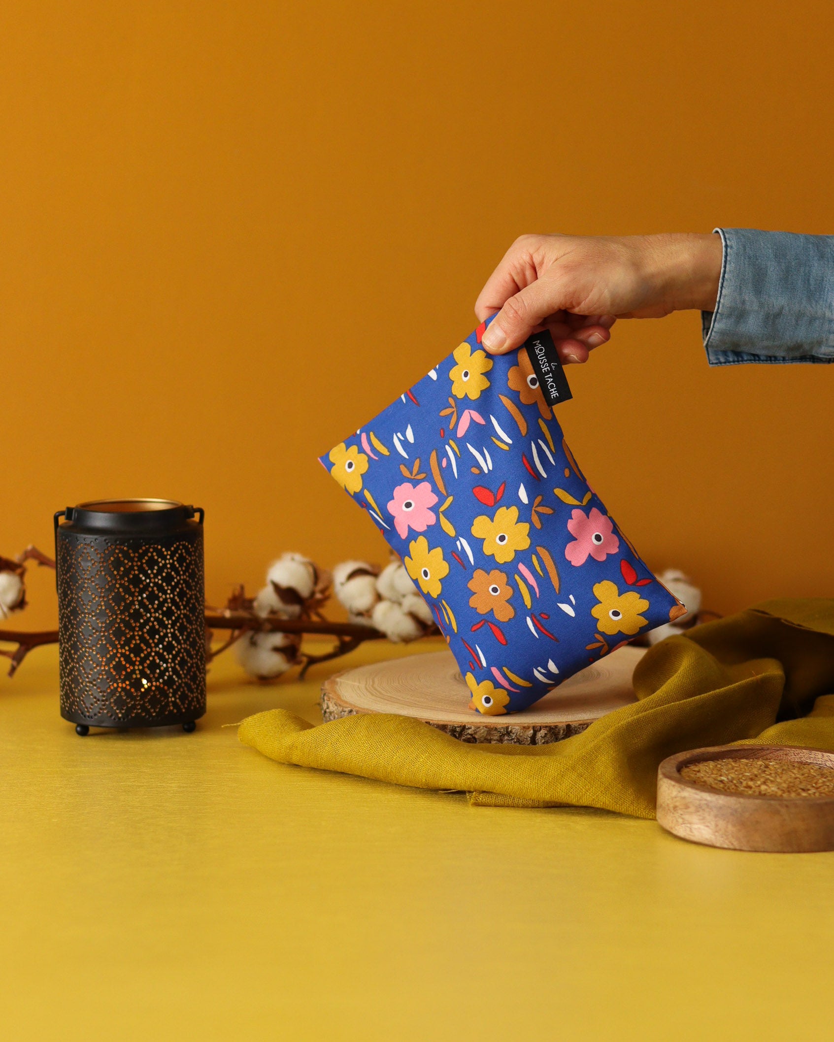 petite bouillotte sèche pour réchauffer le lit, les pieds froids, aux graines de lin bio, cadeau idéal pour les frileuses, bleu à fleurs